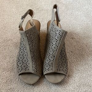 Cityclassified Gray Peep-Toe Slingback Sandals